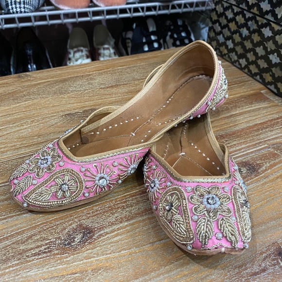 India by Thread Shoes - Pink Jutti